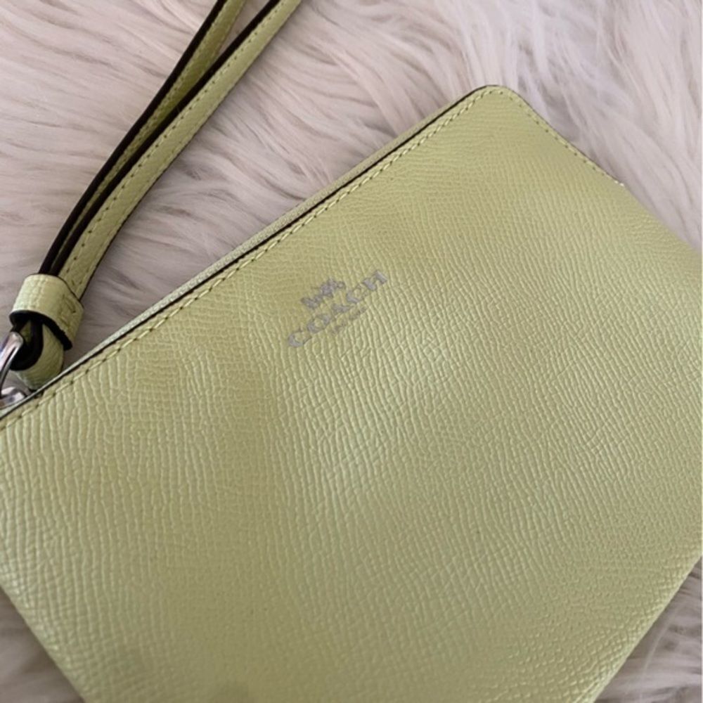 New coach wristlet - Picture 6 of 8
